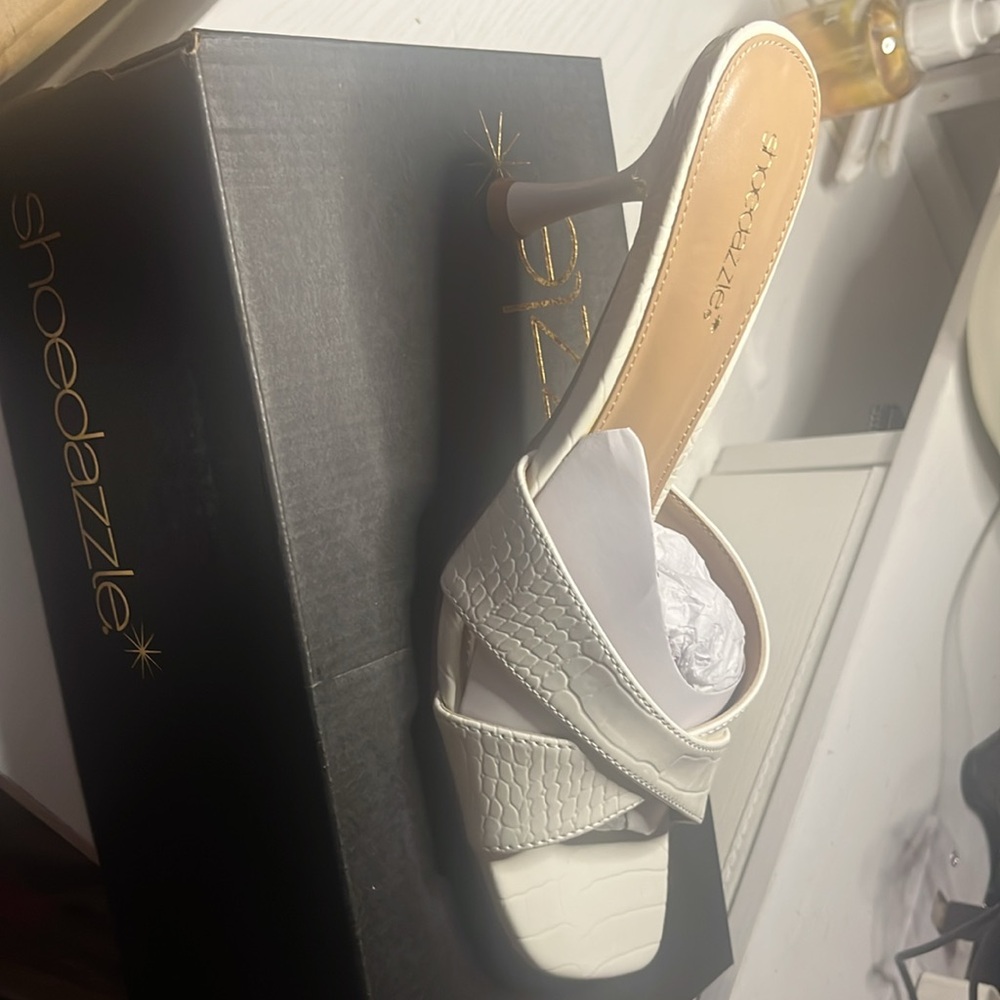 Shoe Dazzle White Heels Elegant Design - Picture 3 of 3